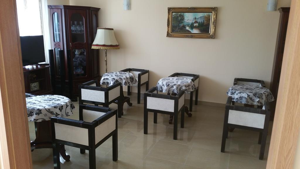 Family Pension Arad Ngoại thất bức ảnh
